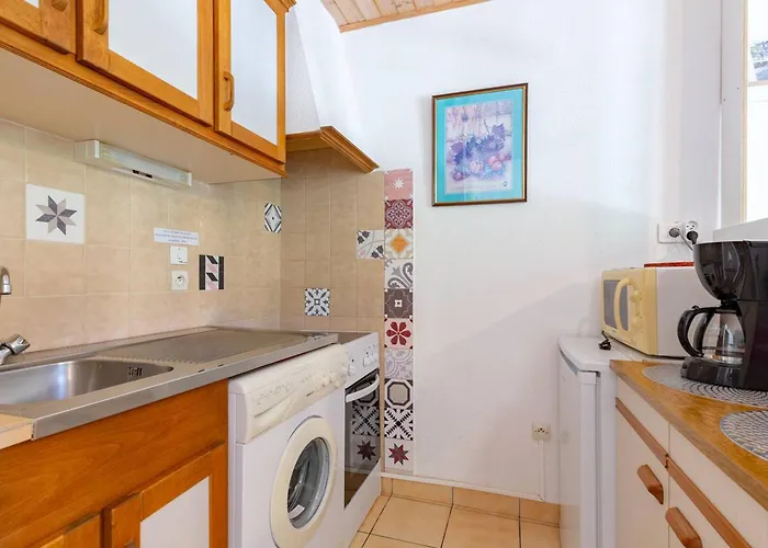 Cosy A Pour 4 Pers., Wifi Gratuit, Proche Telecabine, Et Balnea - Fr-1-695-16 Apartment *